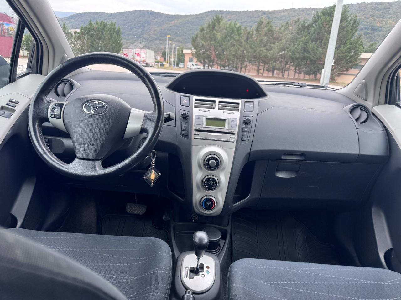 Toyota Yaris 1.4 D-4D 5 porte M-MT Sol automatica.
