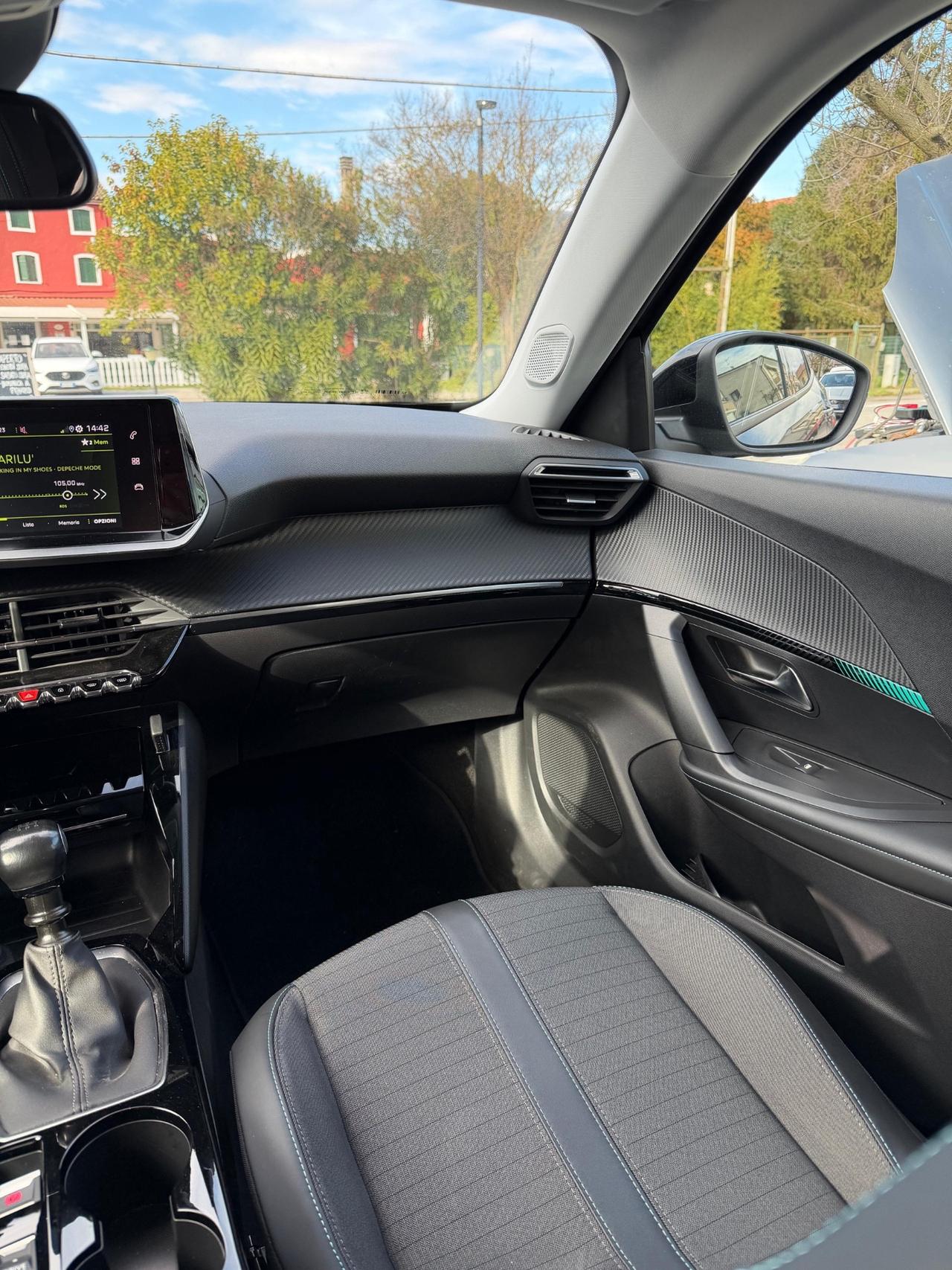 Peugeot 2008 PureTech 155 S&S EAT8 GT