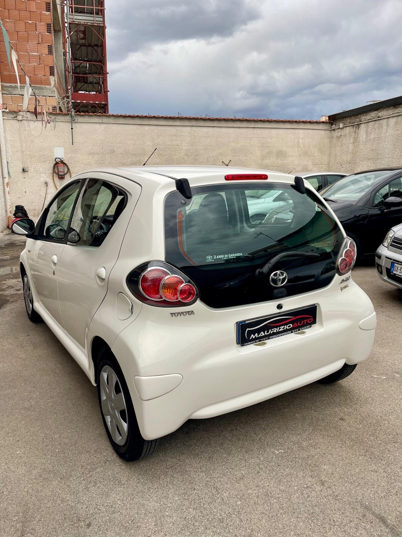 Toyota Aygo 1.0 12V VVT-i 5 porte Sol Connect navigatore