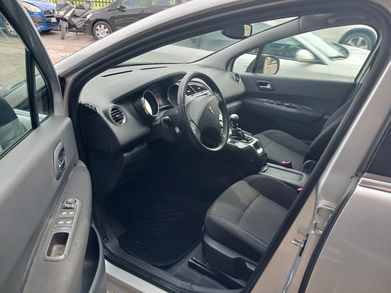 Peugeot 5008 1.6 HDi 7 POSTI