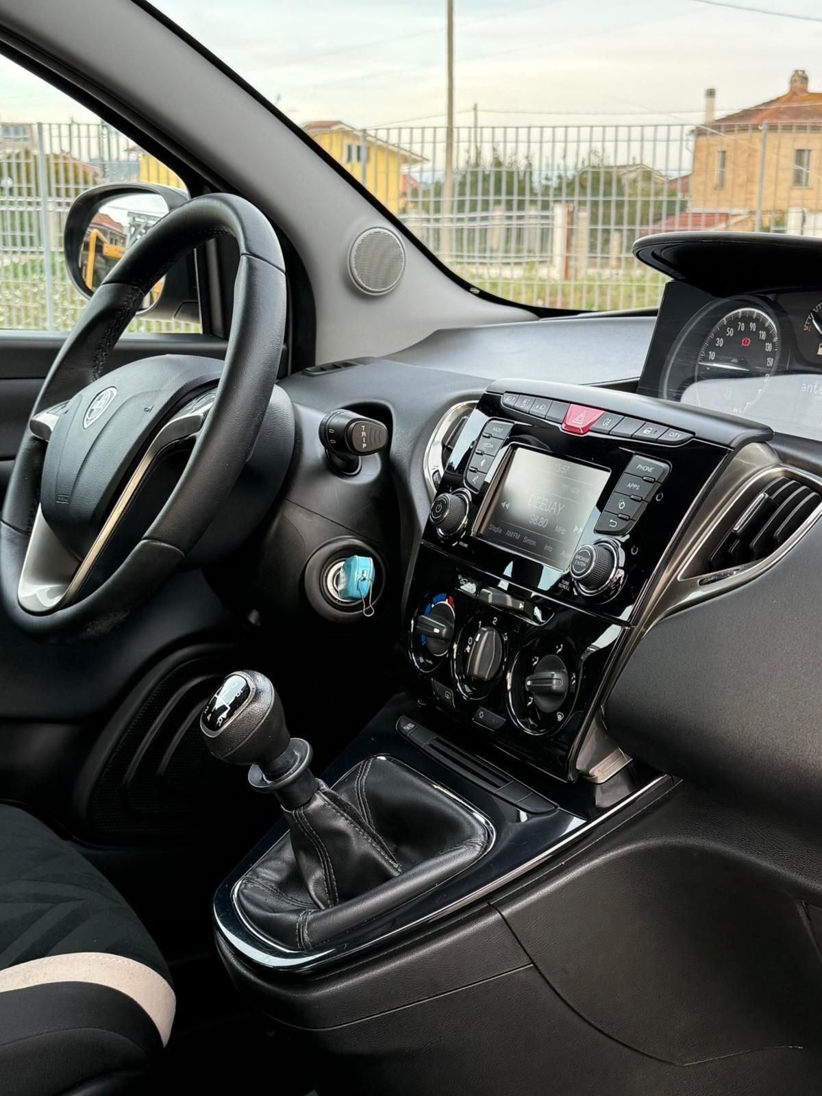 Lancia Ypsilon 1.2 69 CV 5 porte GPL Ecochic Gold