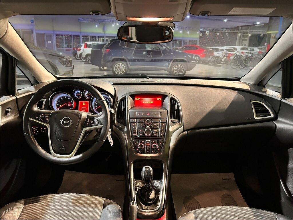 Opel Astra Sedan 1.4 Cosmo