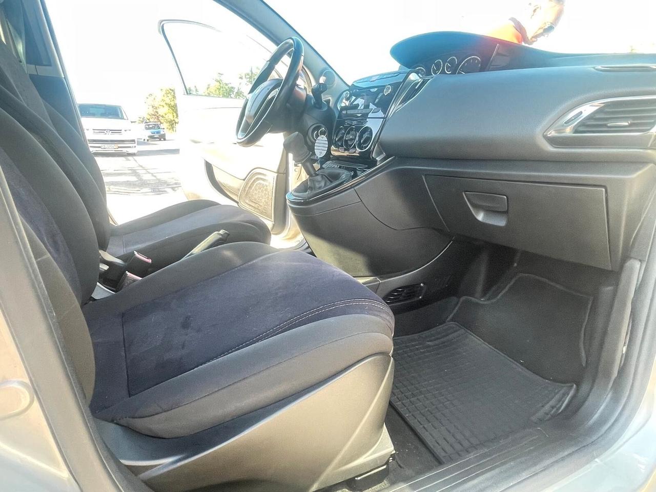 Lancia Ypsilon 0.9 TwinAir 85 CV 5 porte Metano Ecochic Gold