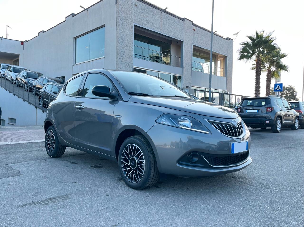 Lancia Ypsilon MY24 1.0 FireFly 5 porte S&S Hybrid Platino Km0