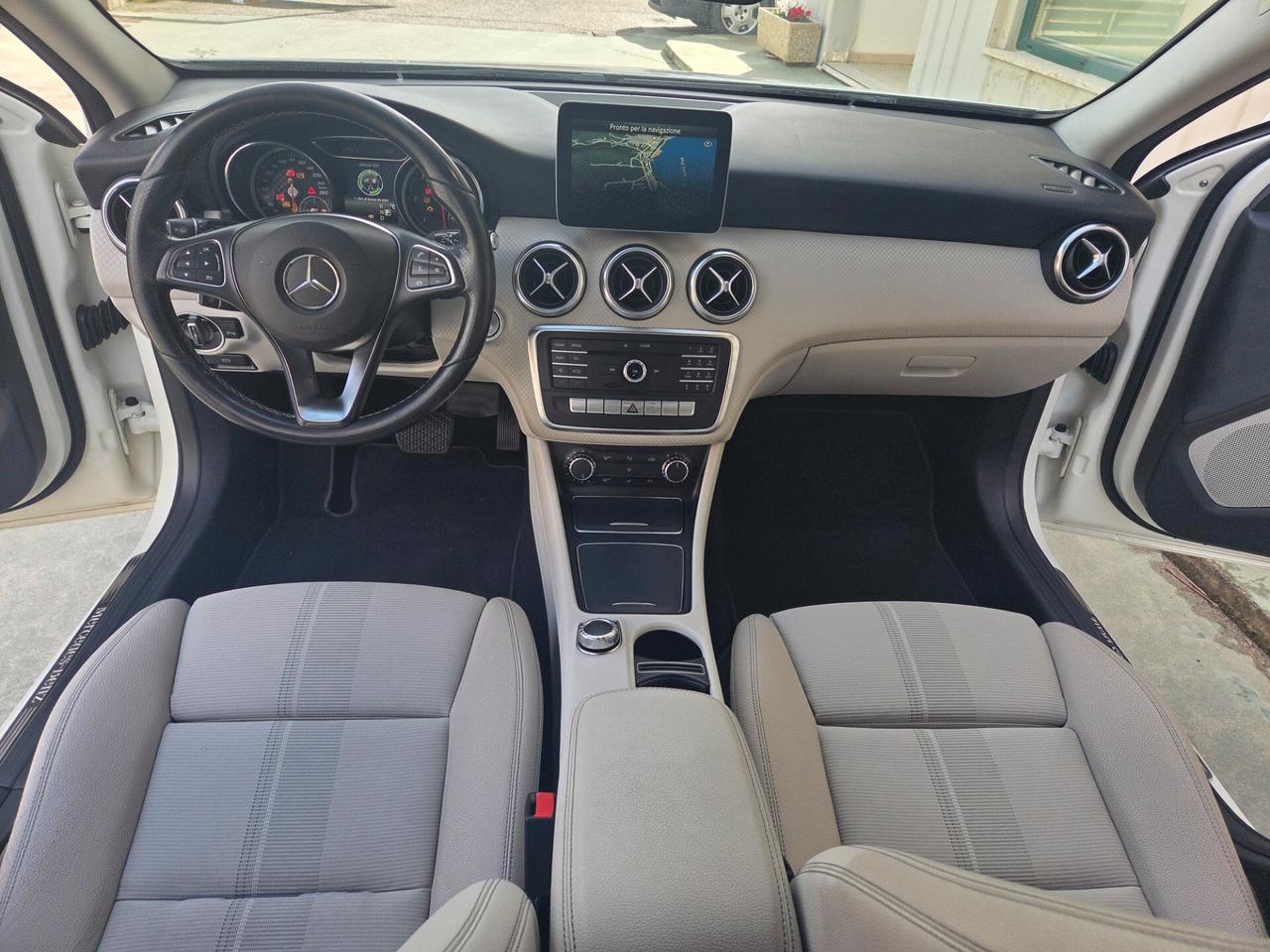 Mercedes-benz A180d Sport White restay7G2017