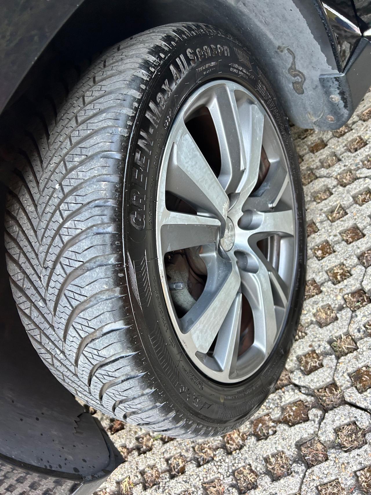 Peugeot 2008 BlueHDi 130 S&S EAT8 Allure