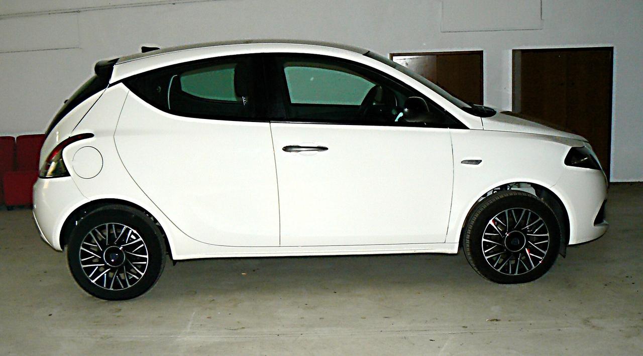 Lancia Ypsilon 1.0 FireFly 5 porte S&S Hybrid Platino - n101109