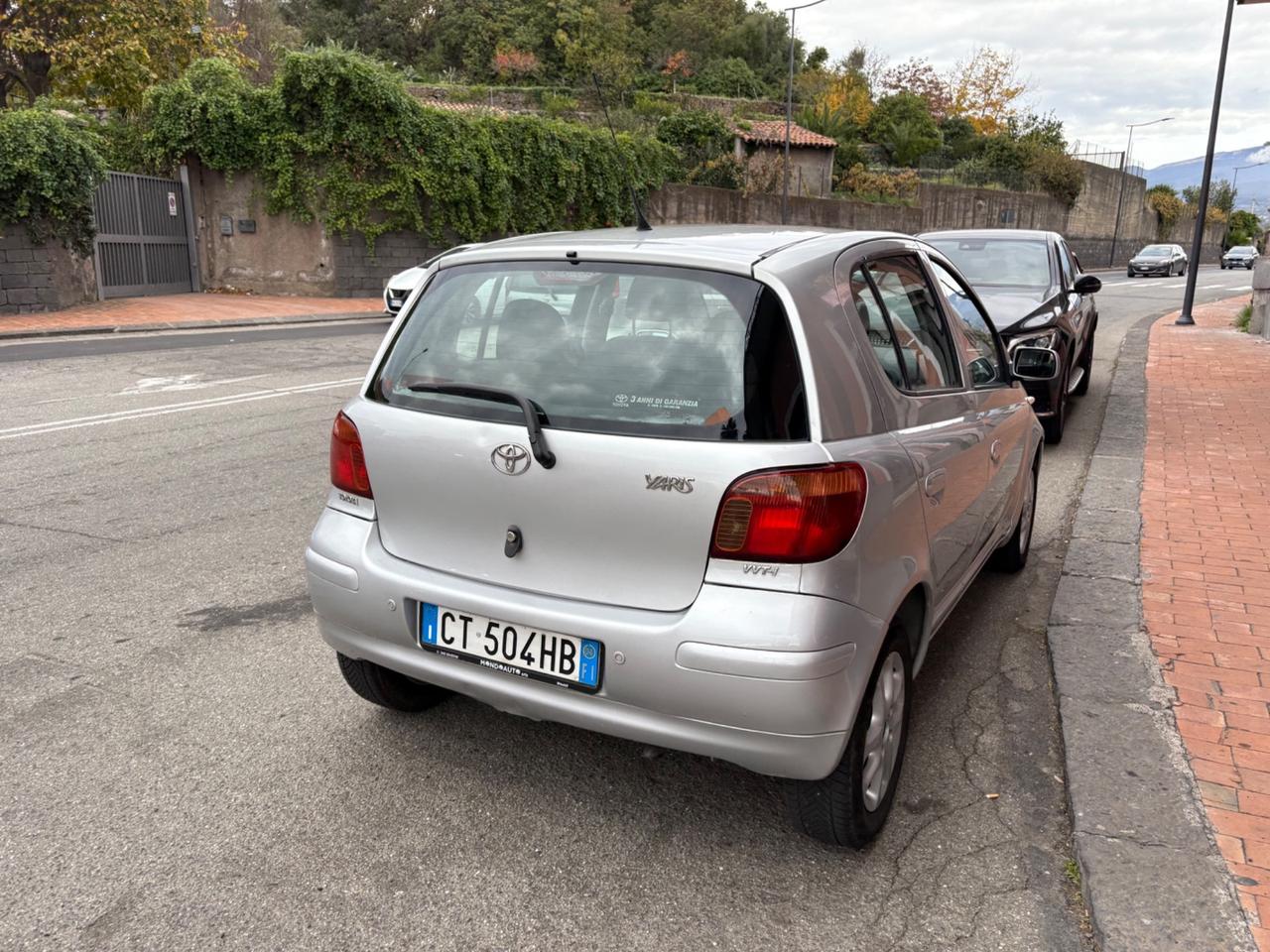 Toyota Yaris 1.3i 16V cat 5 porte Sol