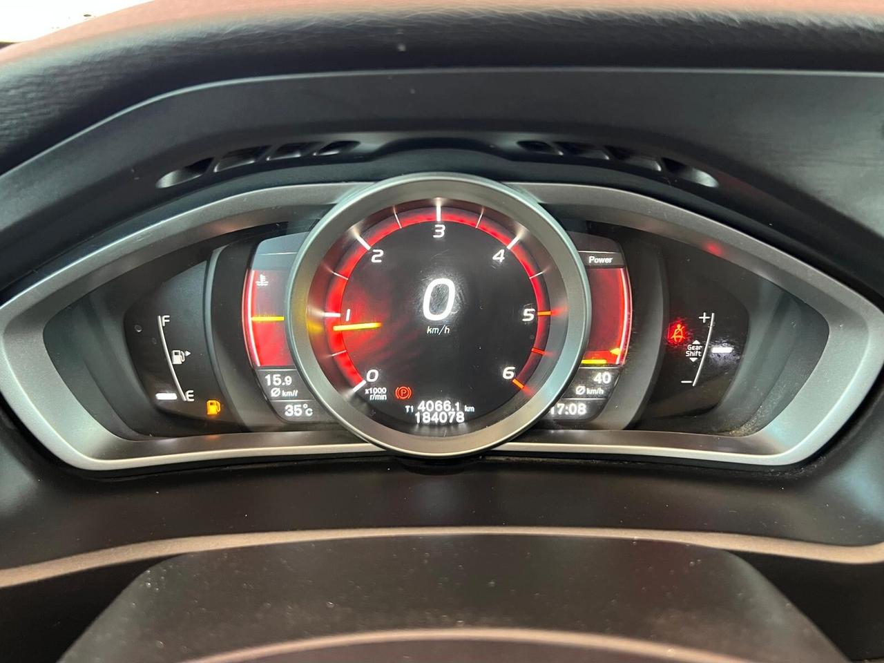 VOLVO V40 (2012-2020) V40 D2 R-design