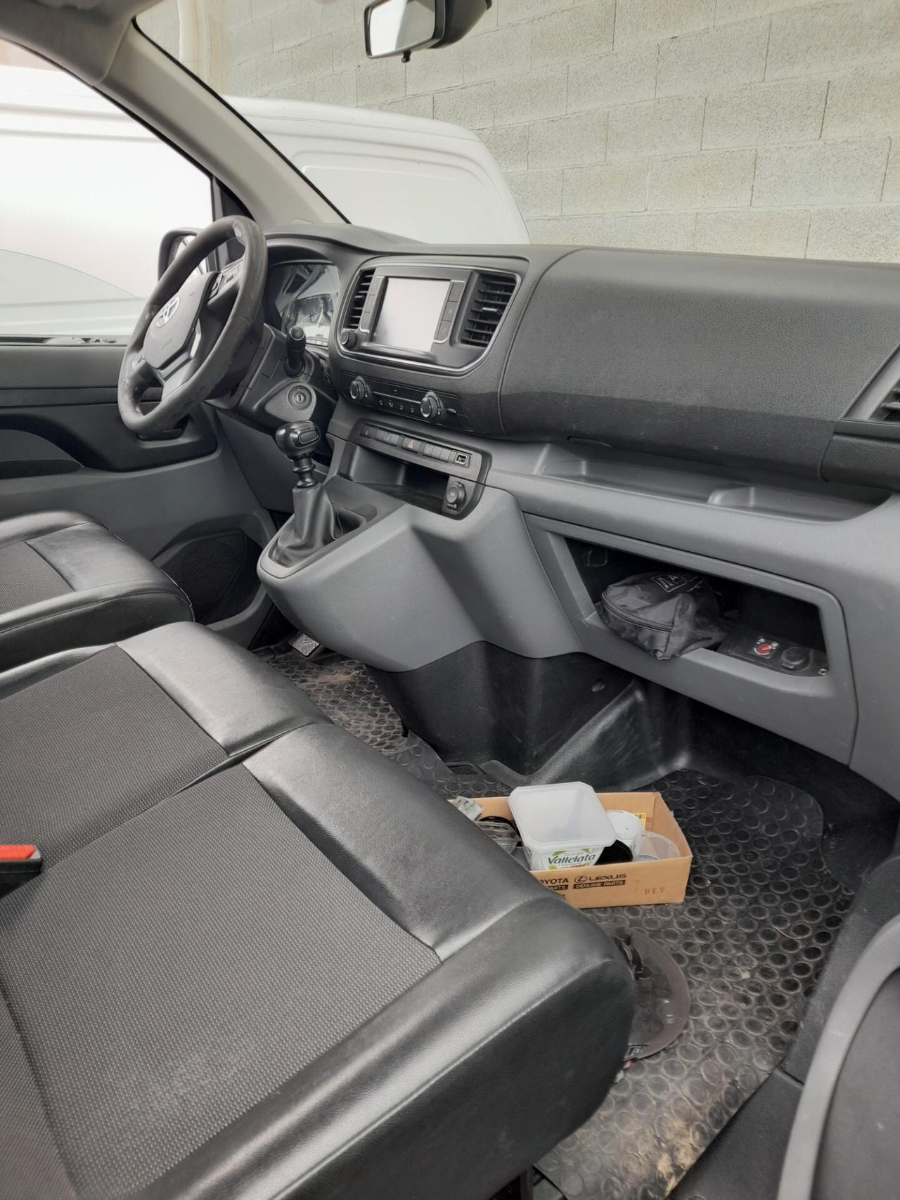Toyota Proace incidentata
