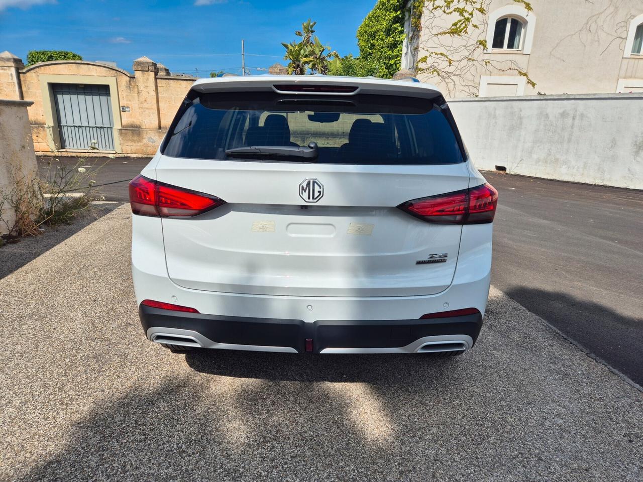 MG ZS LUXURY Full Hybrid