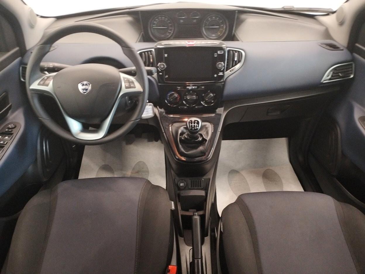 Lancia Ypsilon 1.0 FireFly 5 porte S&S Hybrid Silver