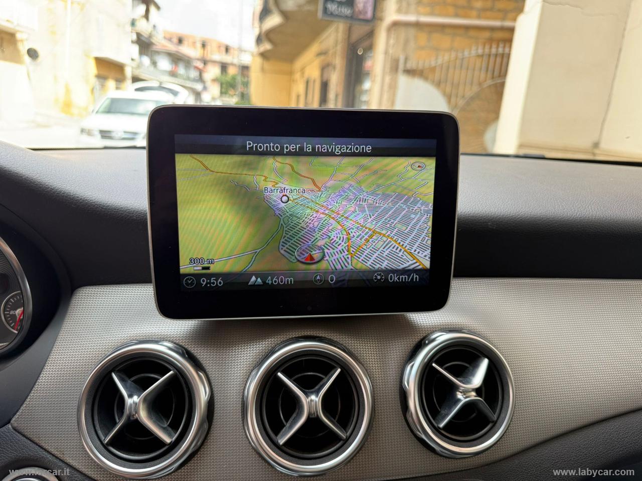 MERCEDES-BENZ GLA 200 d Automatic Sport CROSS