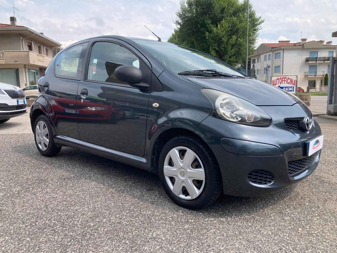 TOYOTA AYGO 5 porte 1.0 BENZINA 68 CV – NEOPATENTATI