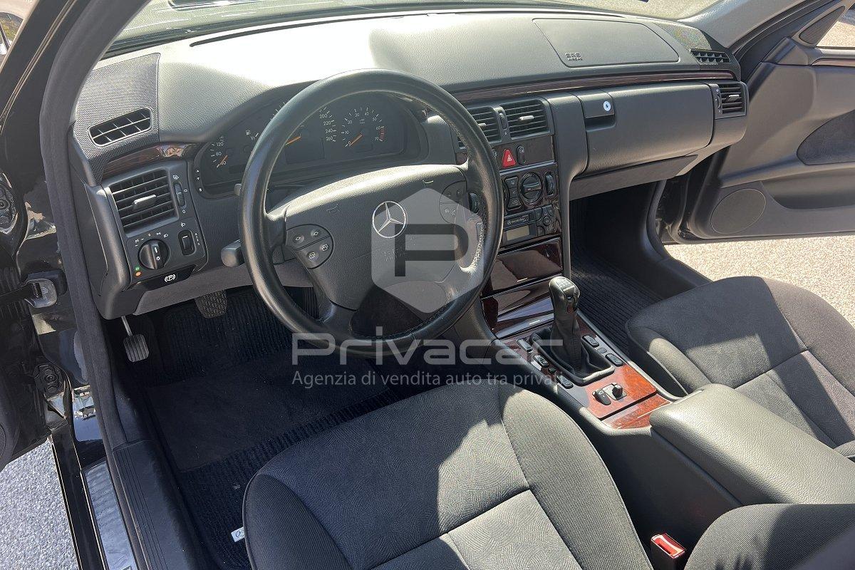 MERCEDES E 200 Kompressor cat Elegance