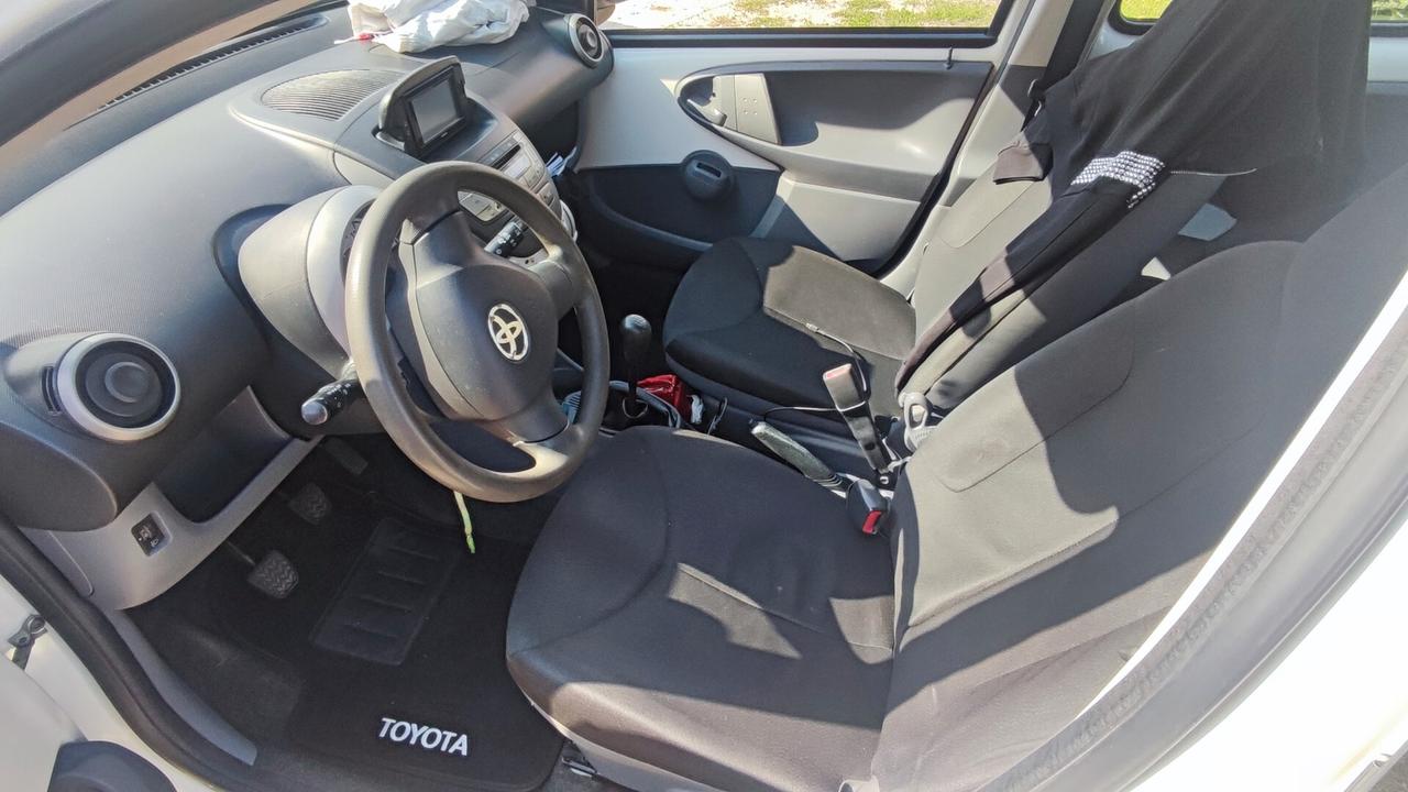 Toyota Aygo 1.0 12V VVT-i 5 porte Now Connect