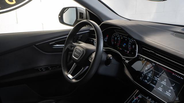 AUDI Q8 55 TFSI quattro tiptronic