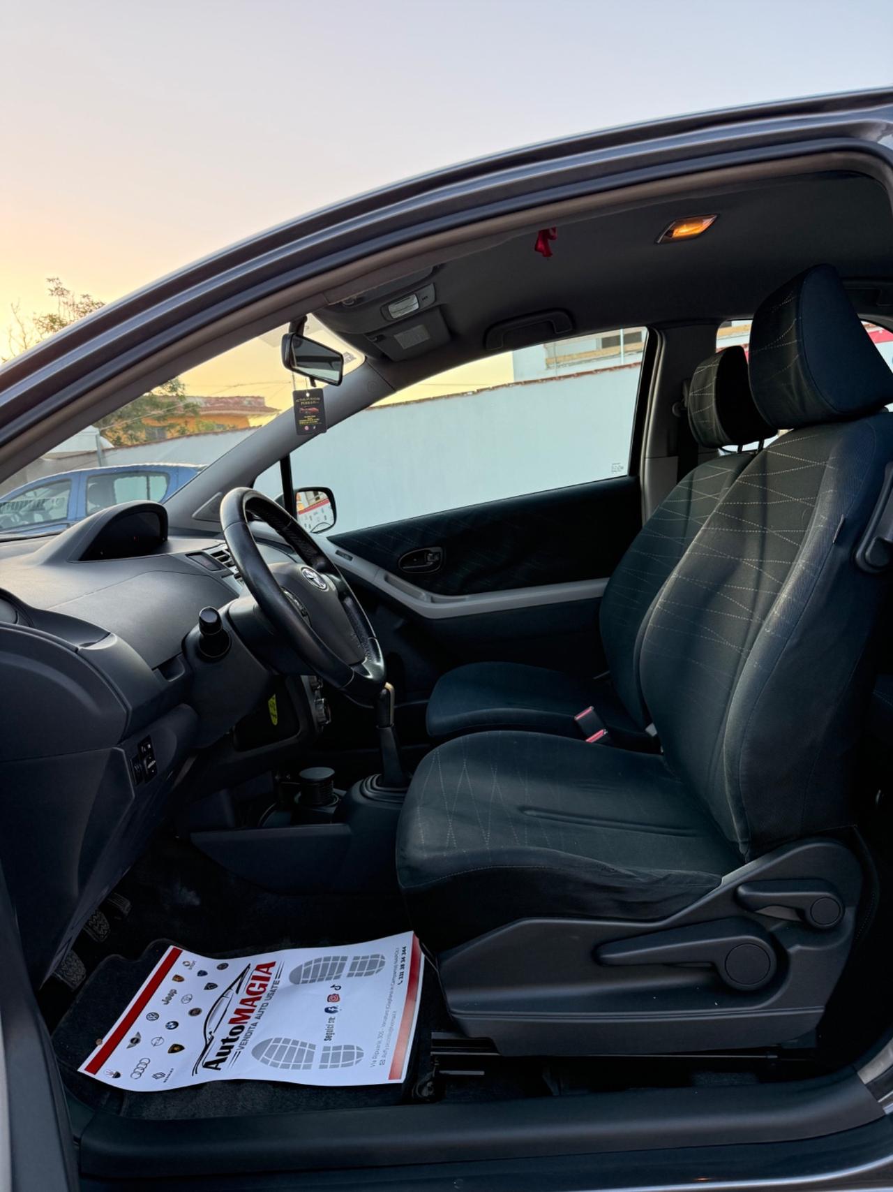Toyota Yaris 1.0 3 porte Sol
