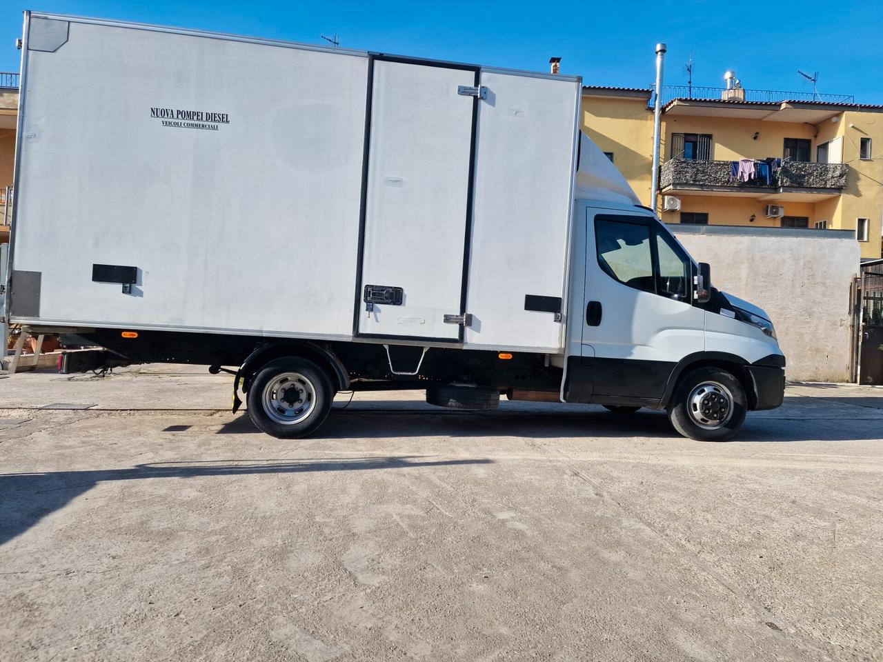 Iveco COIBENTATO SENZA FRIGO