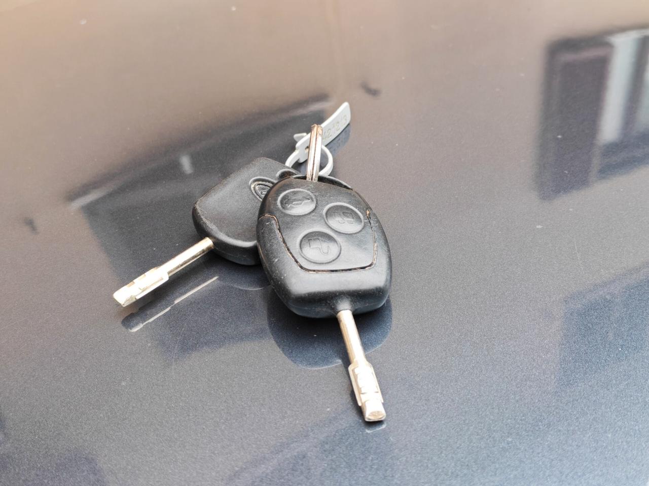 Ford Fiesta 1.2 BENZINA 75cv / 38.100km / Unipro