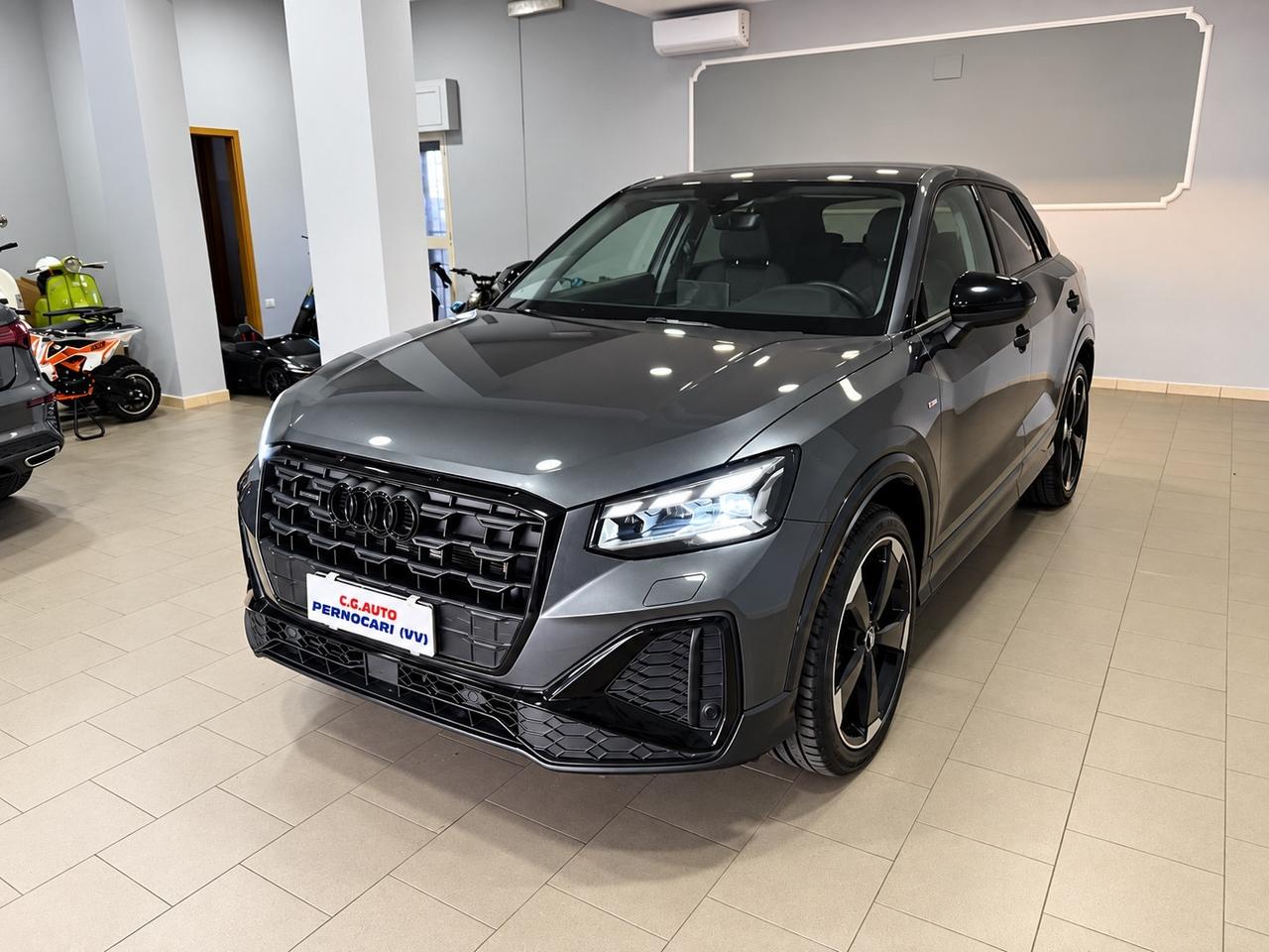 Audi Q2 40 TFSI quattro S tronic Identity Black