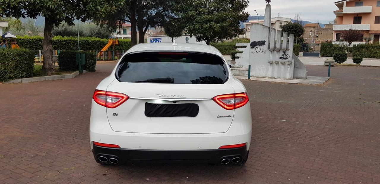 Maserati Levante V6 Diesel 275 Granlusso,pelle rossa,cerchi 21,navi,fari led bixeno,retrocamera,vetri scuri