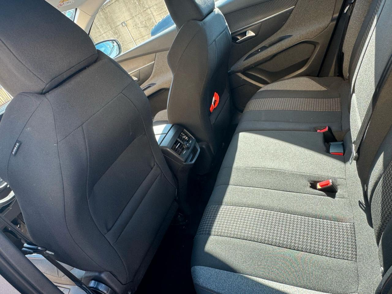 Peugeot 3008 BlueHDi 130 S&S EAT8 Business