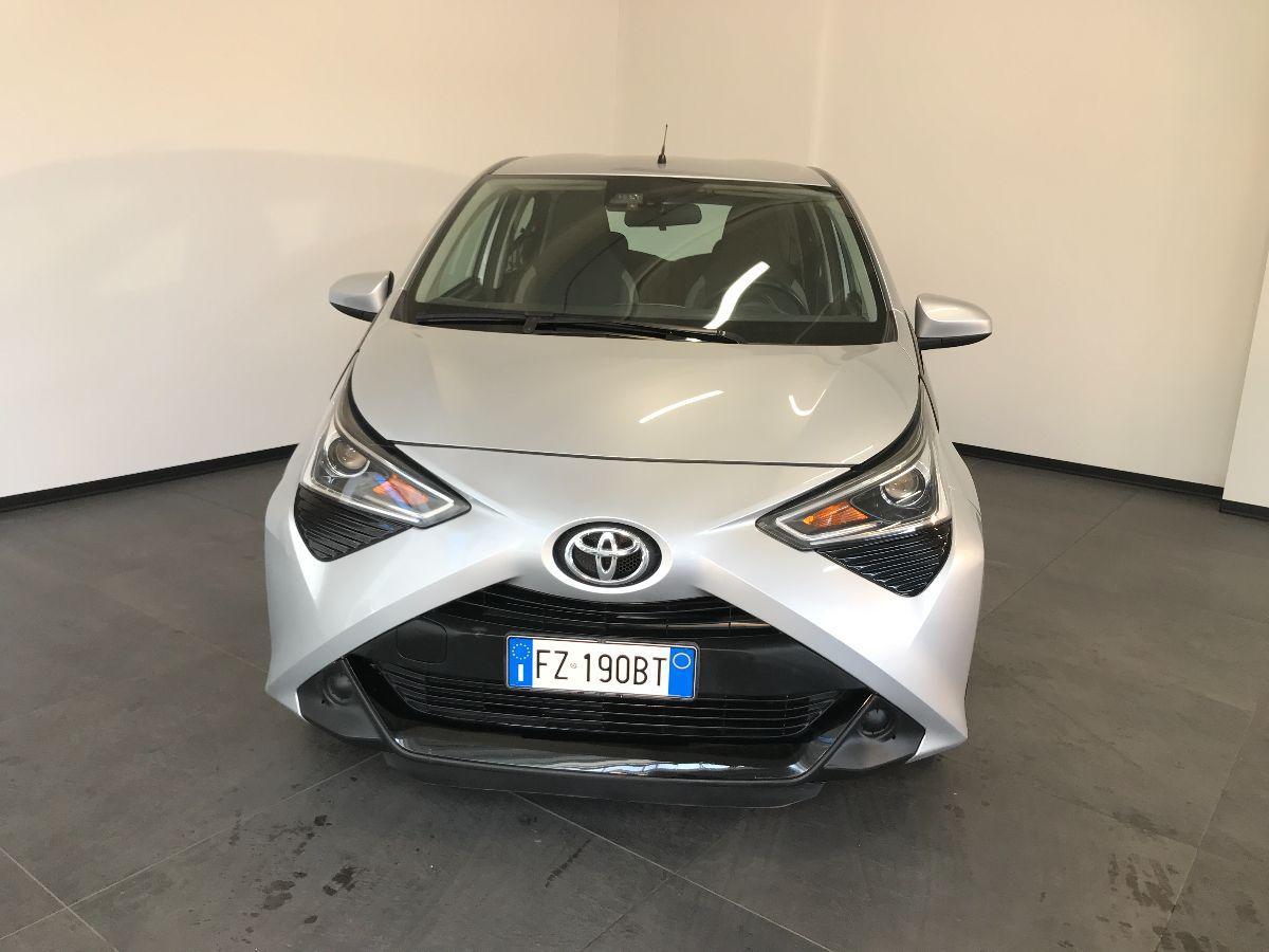 TOYOTA Aygo Connect 1.0 VVT-i 72 CV 5p. x-play