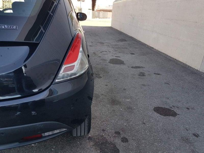 Lancia Ypsilon Ypsilon 1.0 firefly hybrid Silver s&s 70cv