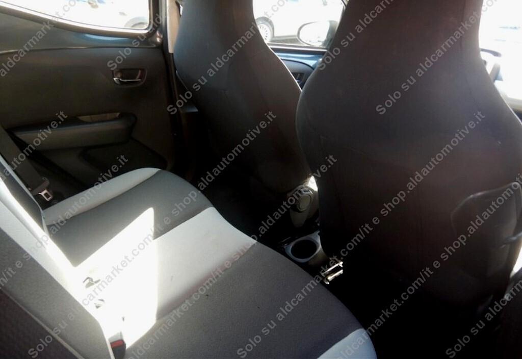 Toyota Aygo 1.0 VVT-i 69 CV 5 porte x-play TSS