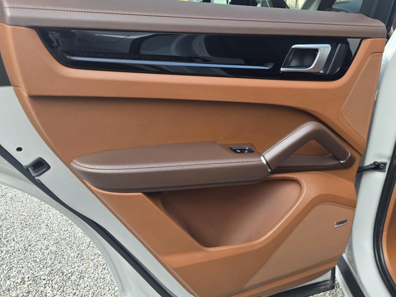 Porsche Cayenne Coupé 3.0 V6 E-Hybrid Platinum Edition