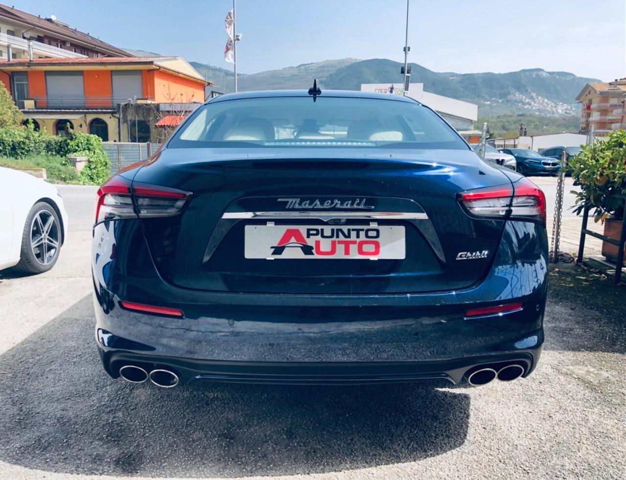 Maserati Ghibli L4 330 CV MHEV Granlusso