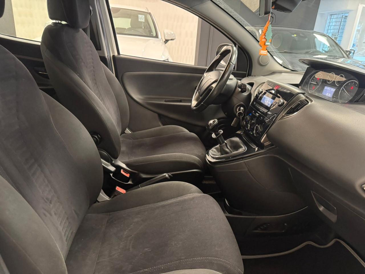 Lancia Ypsilon 1.2 69 CV 5 porte S&S Platinum