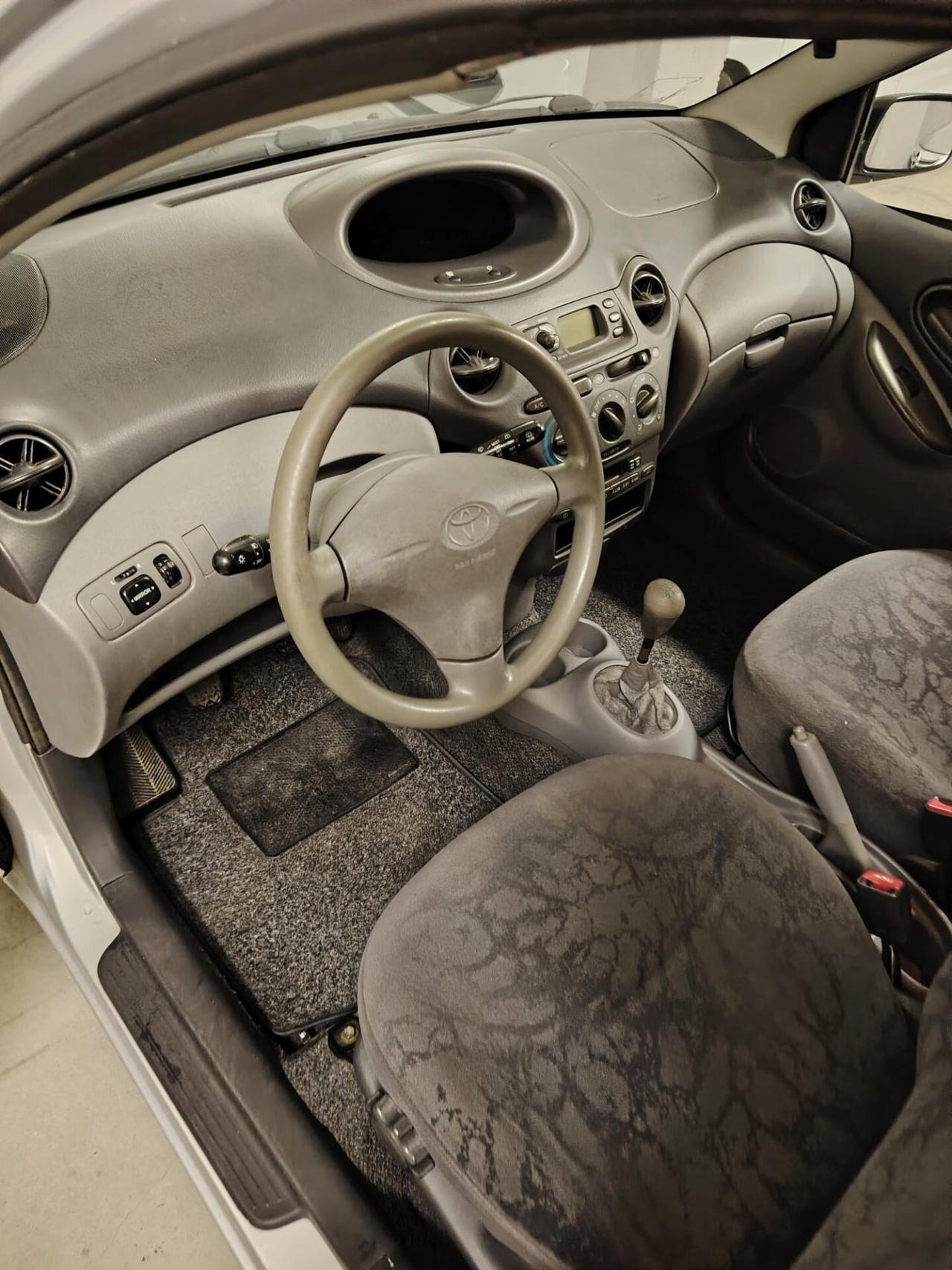 Toyota Yaris 1.0i 16V cat 5 porte Sol