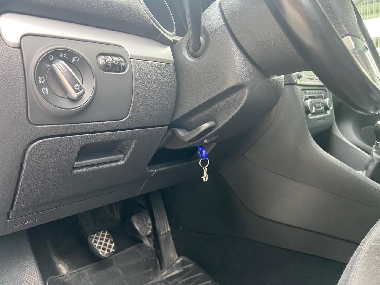 Volkswagen Golf 1.6 TDI 105cv Comfortline 2011