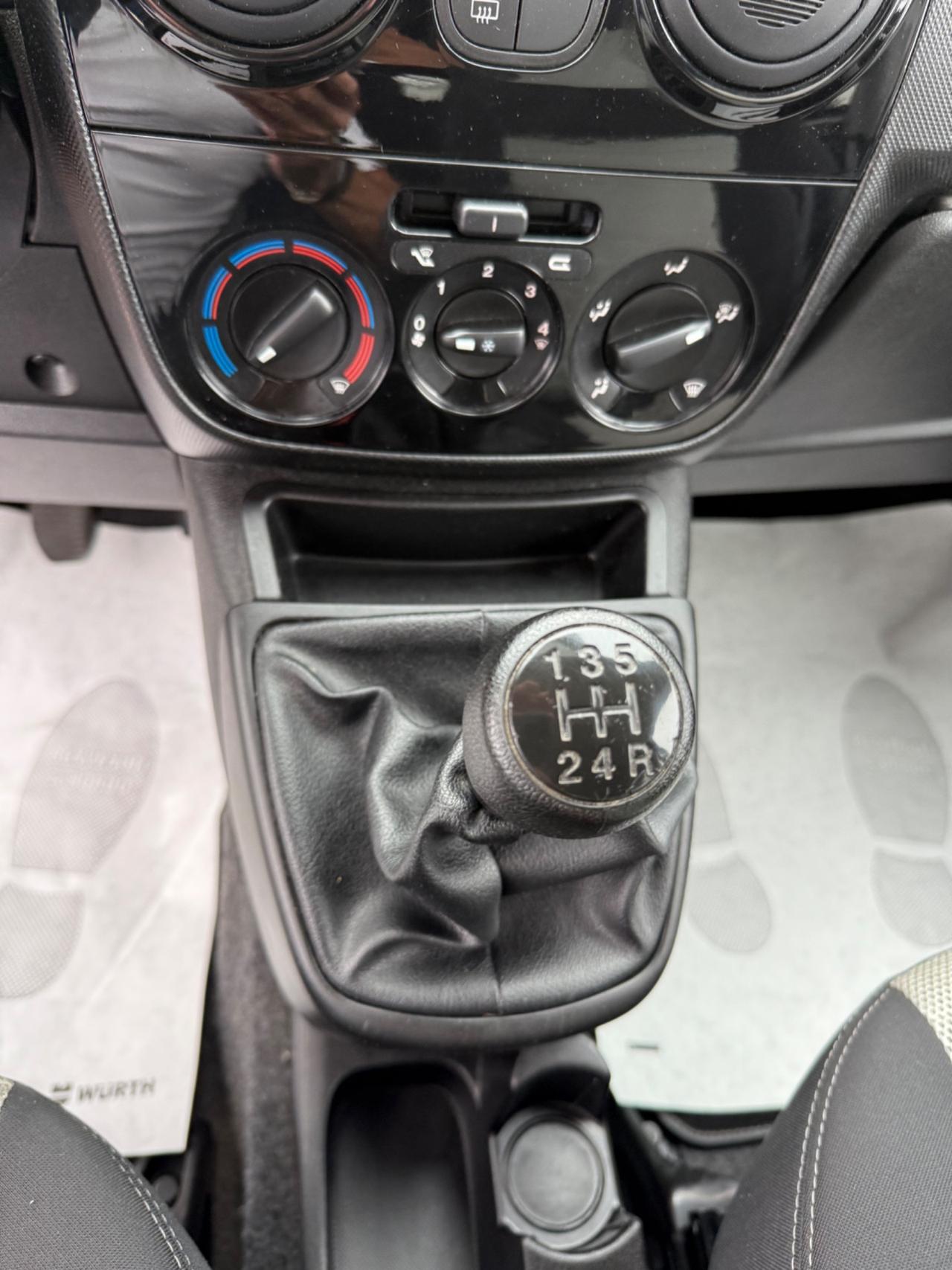 Fiat Qubo 1.3 MJT 75 CV Trekking 5 POSTI