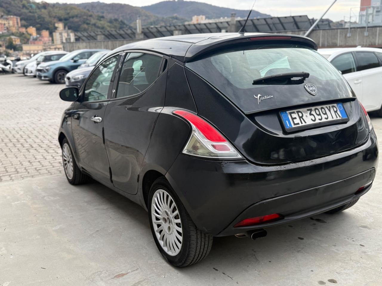 Lancia Ypsilon 1.3 MJT 5 porte ideale per neo