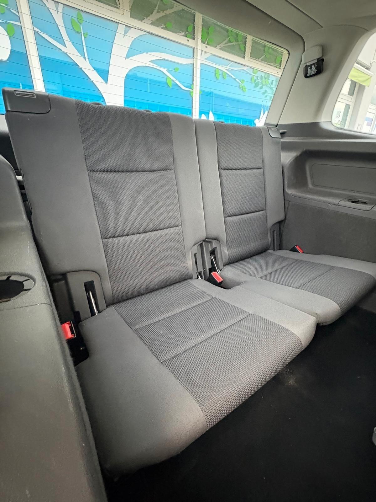 Volkswagen Touran 1.6 TDI 7 posti Neopatentati