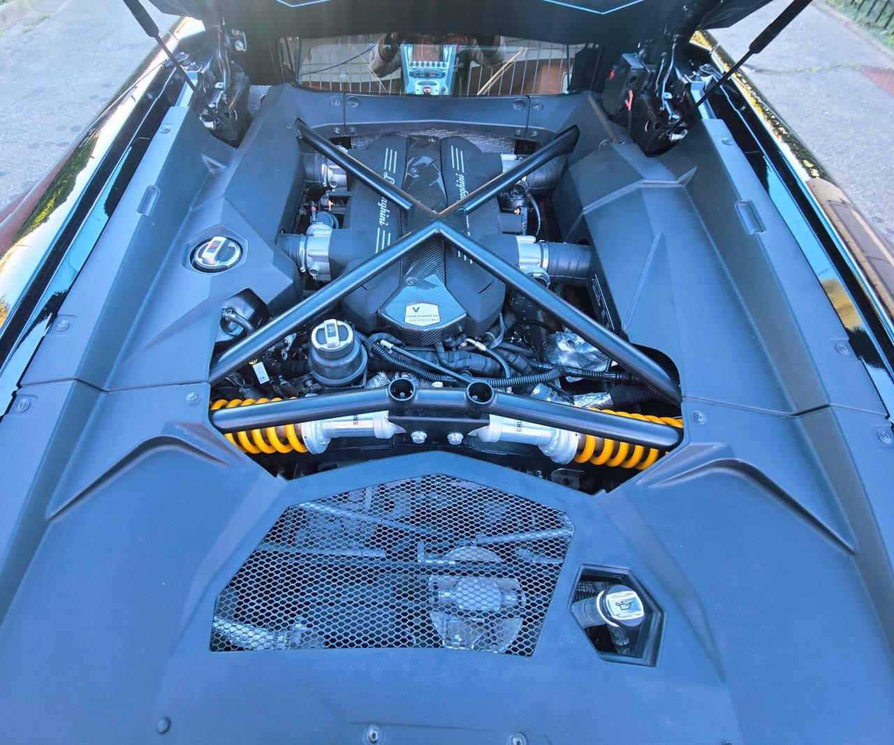 LAMBORGHINI Aventador 6.5 V12 LP700-4
