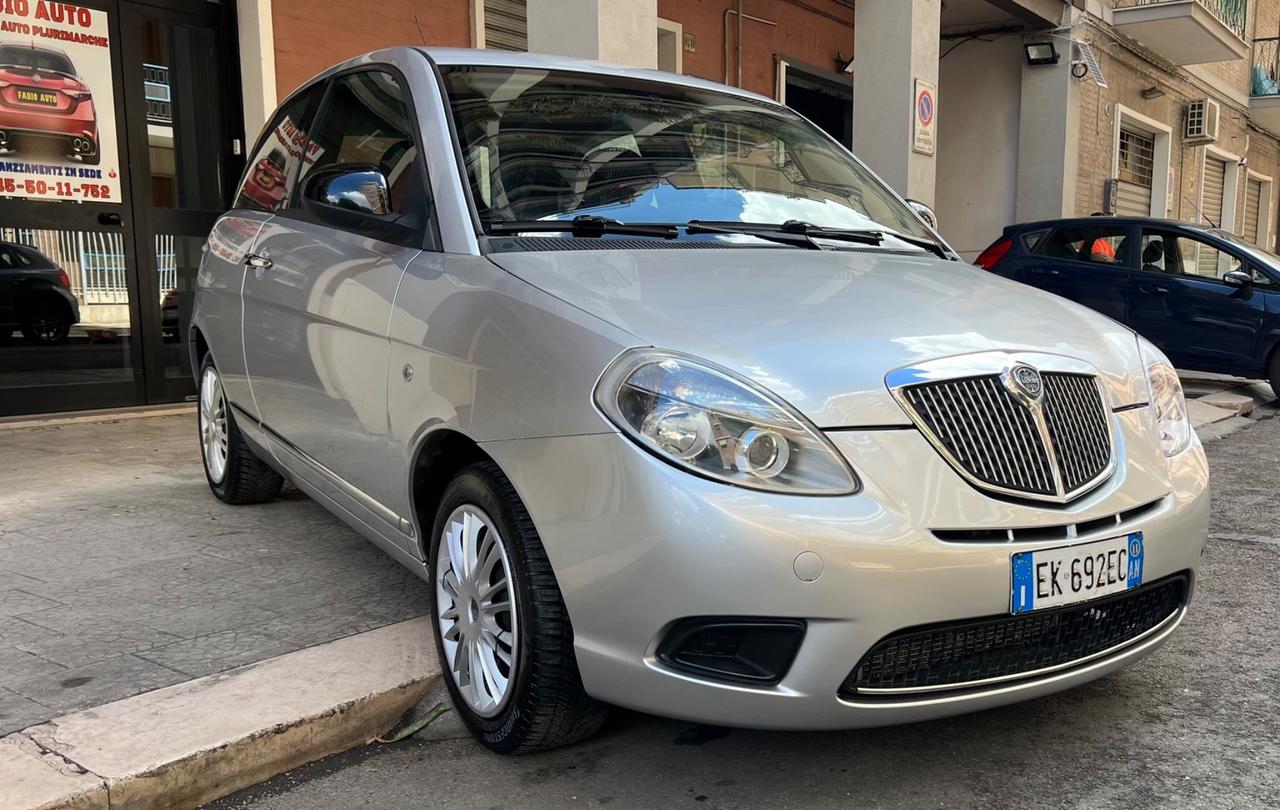 Lancia Ypsilon 1.3 MJT 75 CV Unyca