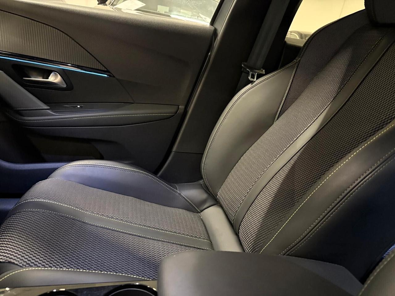 Peugeot 208 GT Hybrid 136 e-DCS6 SPOTICAR