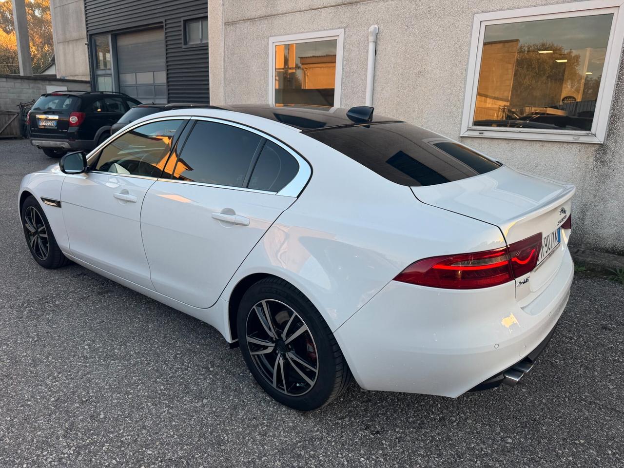 Jaguar XE 2.0 D 180 CV aut. Pure