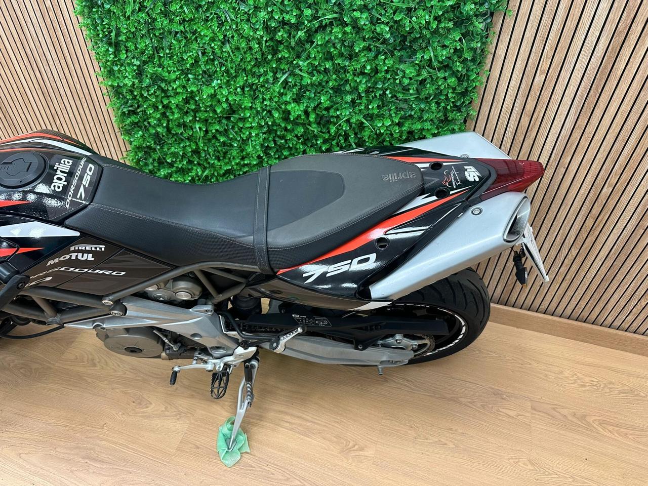 APRILIA DORSODURO 750 FACTORY 2011 DA 99€ AL MESE