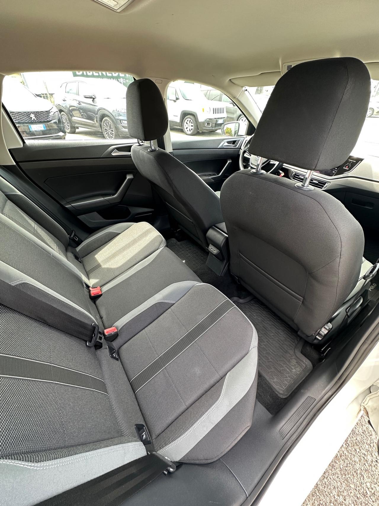 Volkswagen Polo 1.0 TSI Highline R-Line - 2019