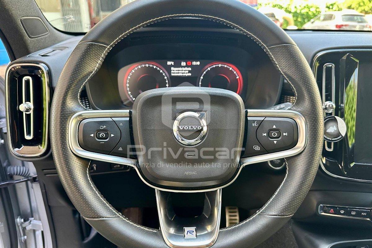 VOLVO XC40 T3 R-design