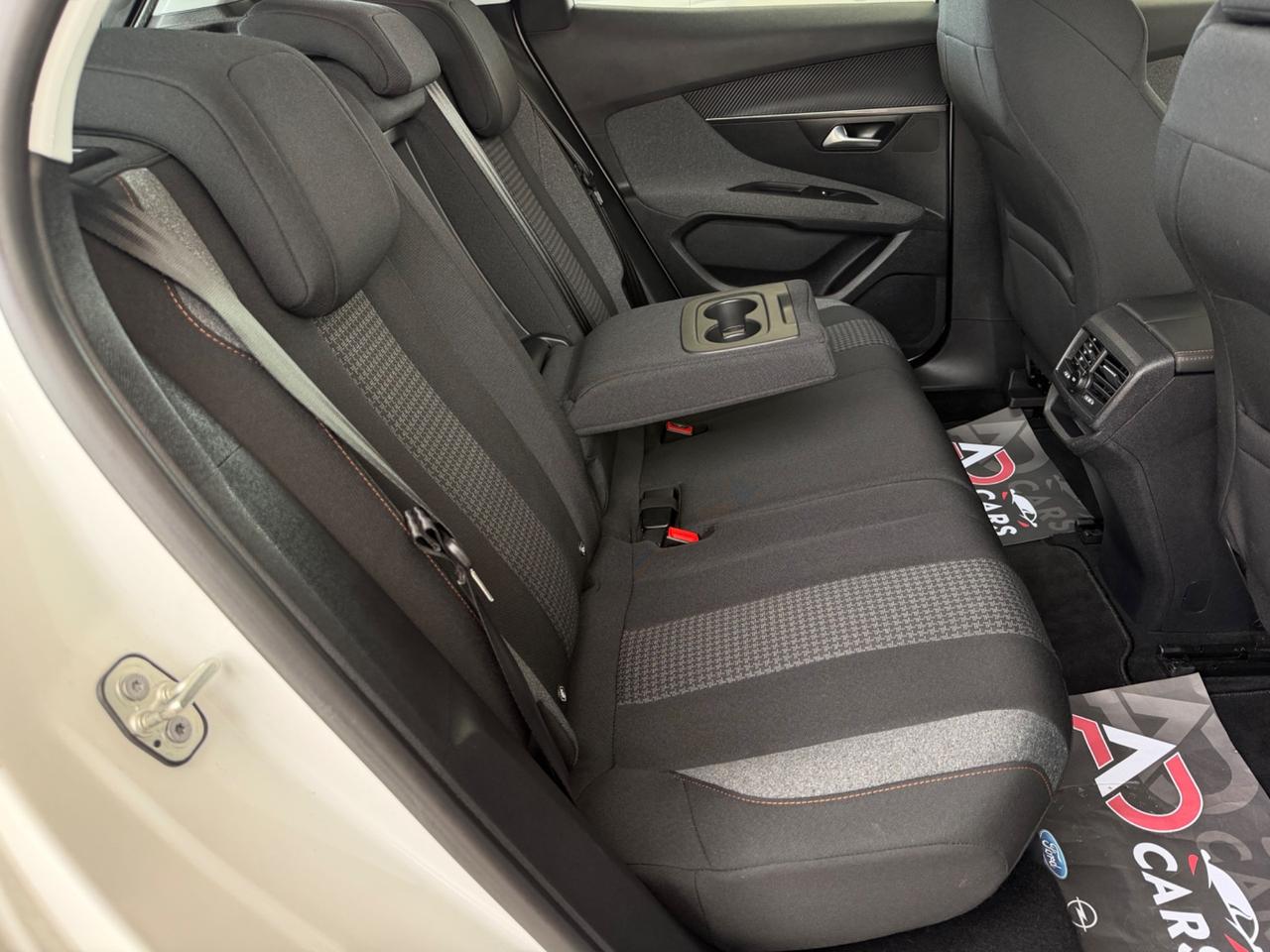 Peugeot 3008 BlueHDi 130 EAT8 Allure