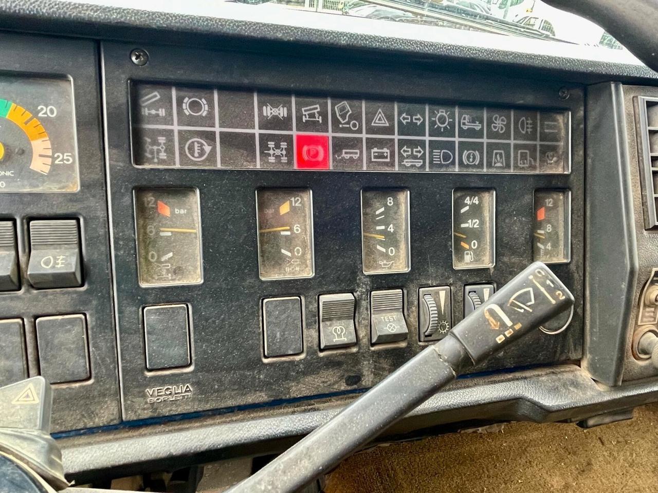 IVECO 190-38 RIBALTABILE TRILATERALE