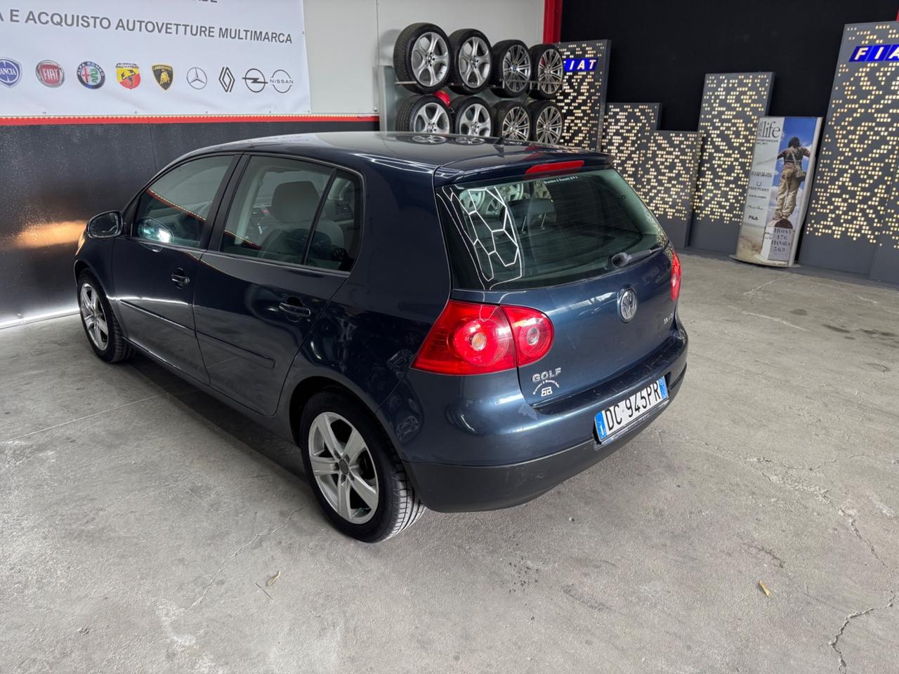Volkswagen Golf 1.6 16V FSI 5Porte ADATTA NEOPATENTATI