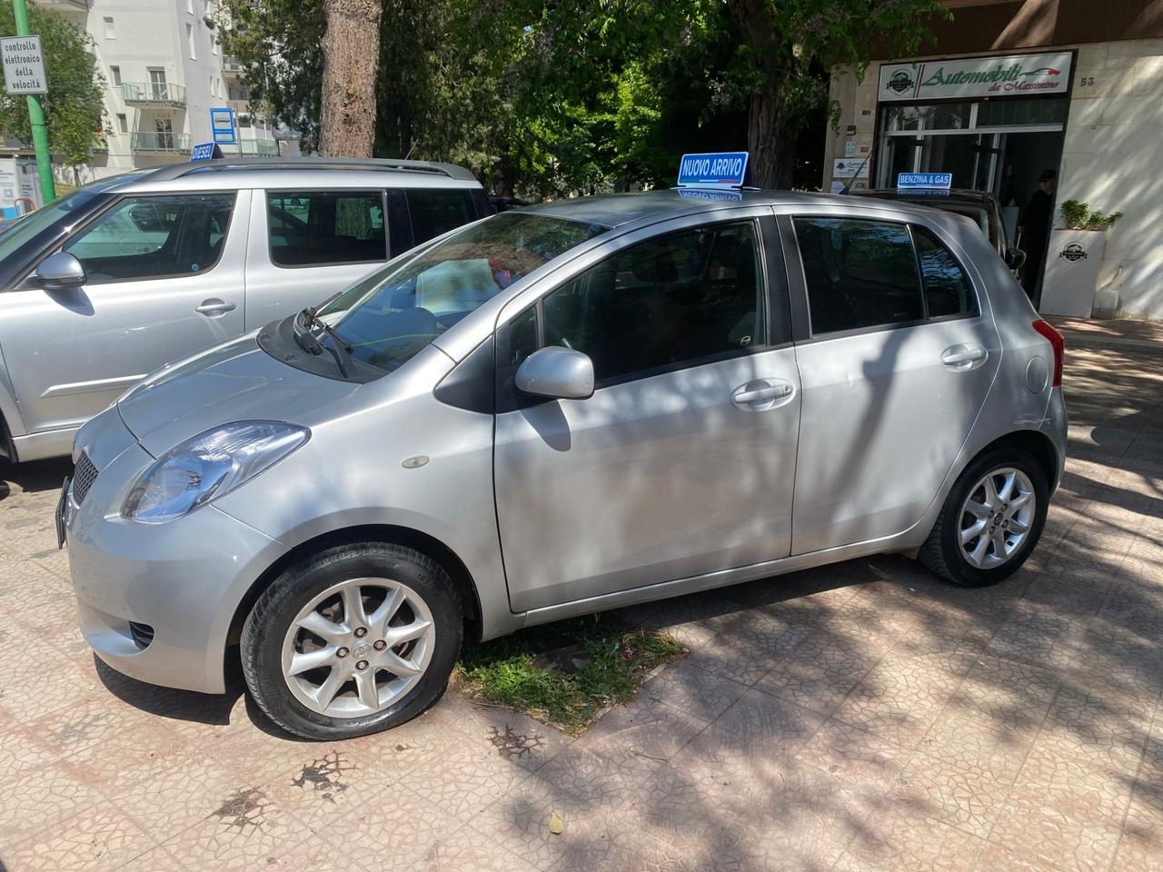 Toyota Yaris 1.0 5 porte Sol