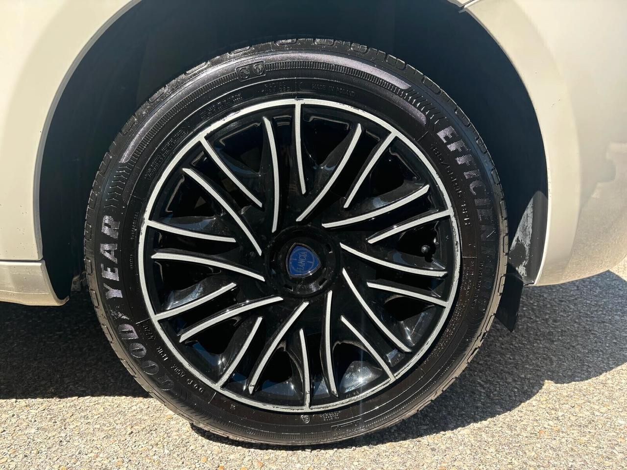 Lancia Ypsilon 1.0 FireFly 5 porte S&S Hybrid Ecochic Gold